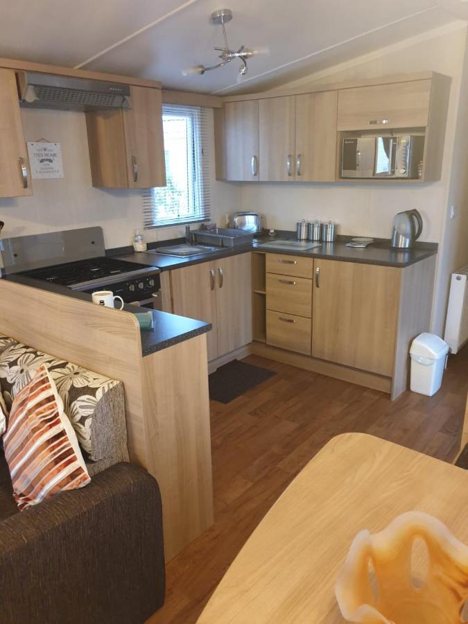 Swift Burgundy Prestatyn Exterior foto