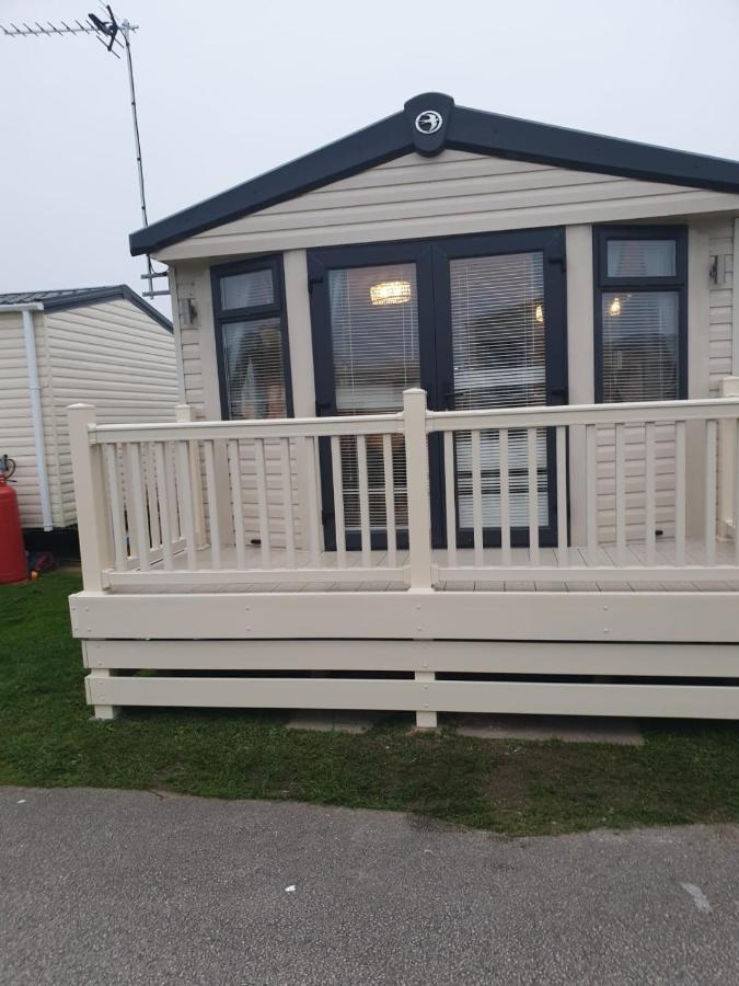 Swift Burgundy Prestatyn Exterior foto